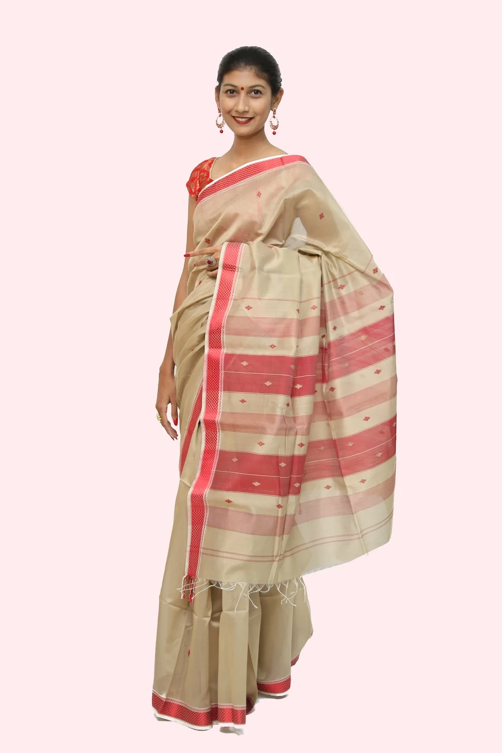 Alluring Tussar Resham Border handloom Saree with Tassels