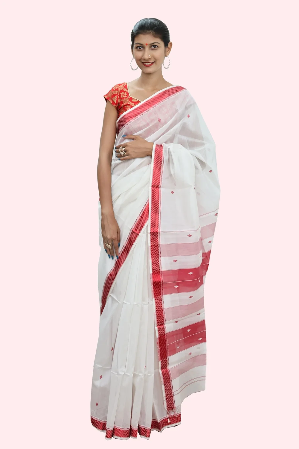 Alluring White Resham Border Handloom Saree With Tassels