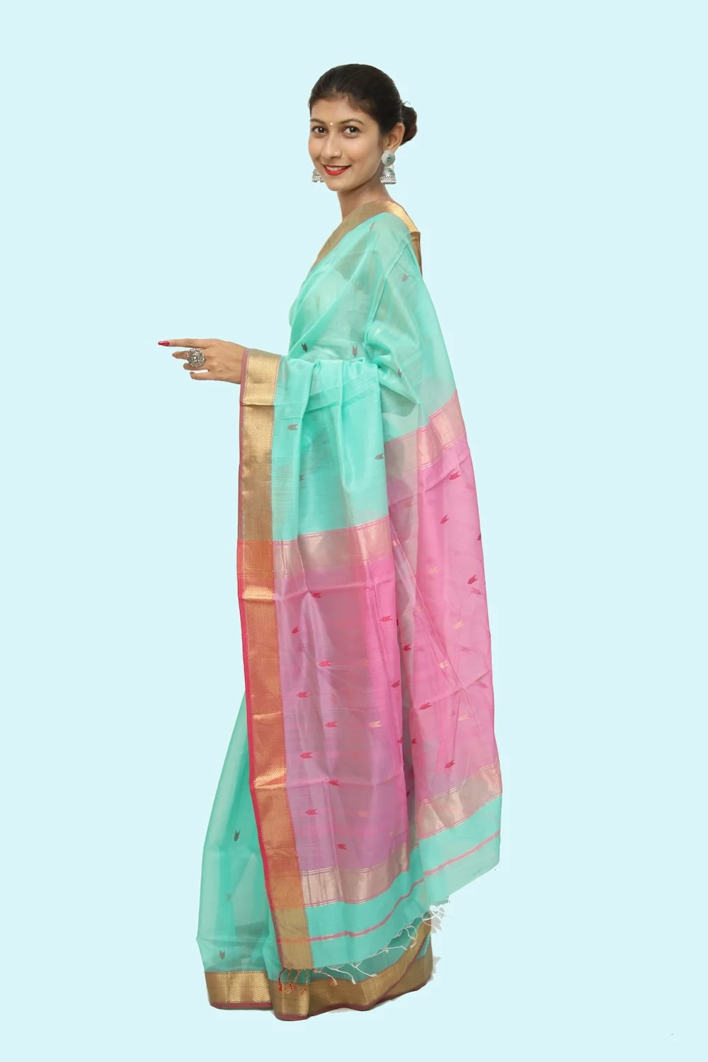 Floral Mix motif handloom Saree with Tassels
