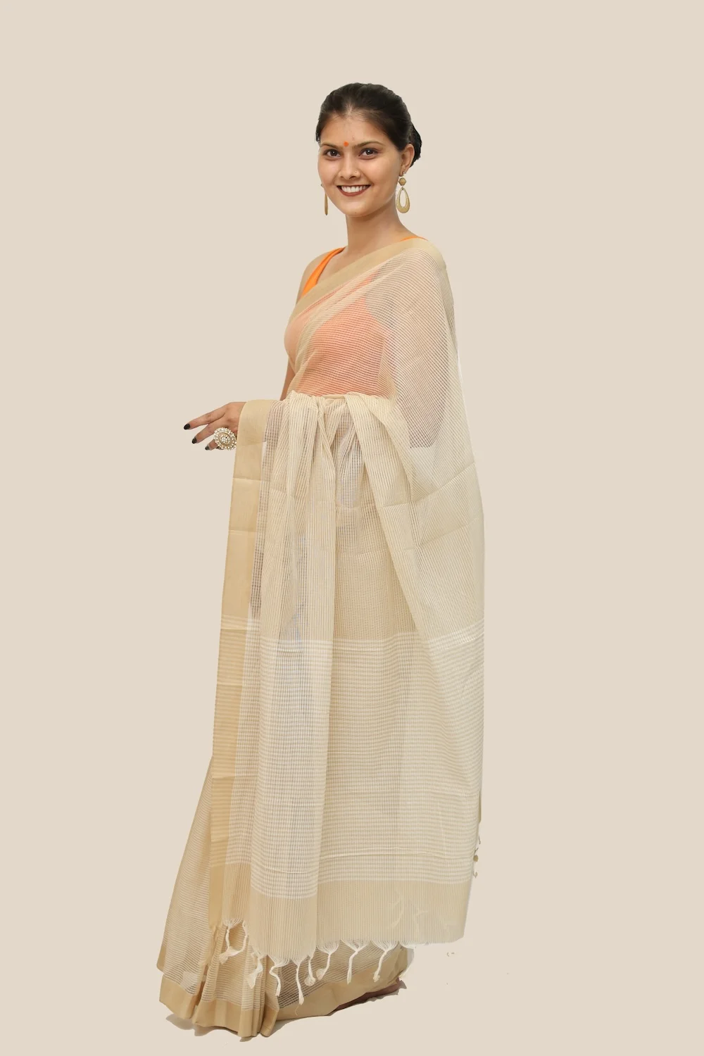 Trendy Cotton Checkerd handloom Saree with Tassels - Beige